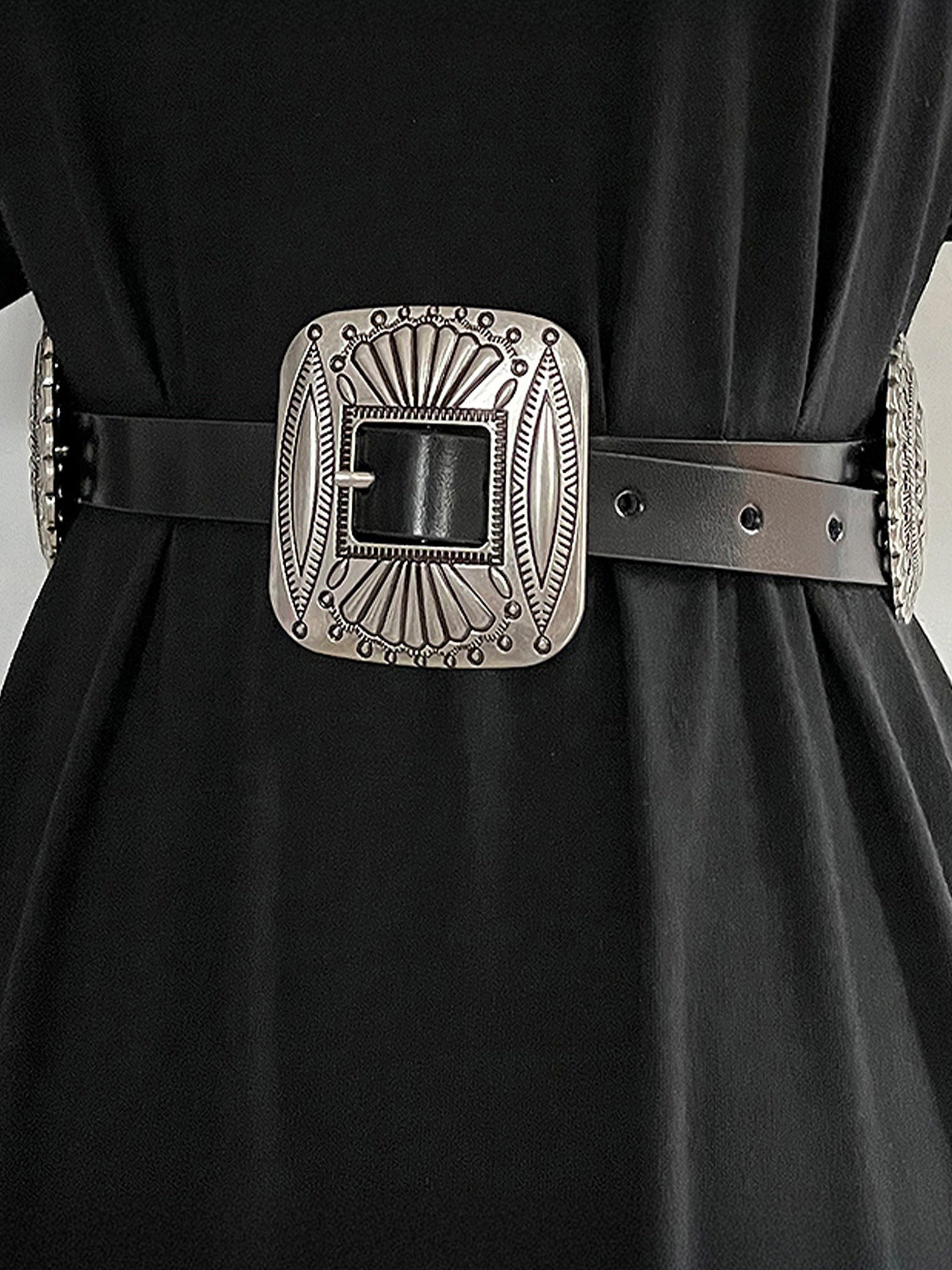 Artisanal Carved Metal Ring Buckle Belt