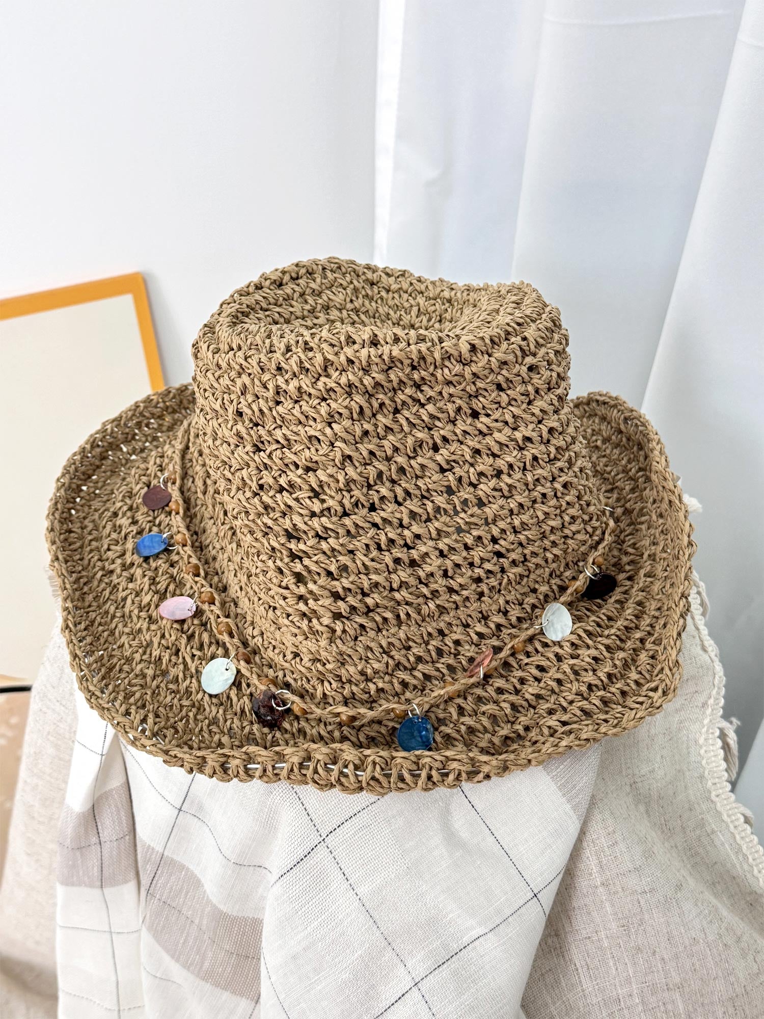 Foldable Wide Brim Straw Hat with Shell Decor
