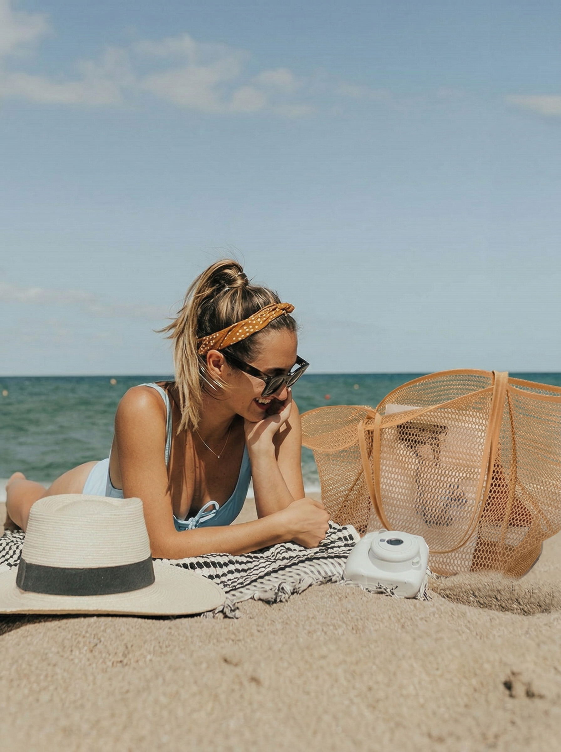 Large Lightweight Mesh Beach Tote Bag Sandproof Travel Bag