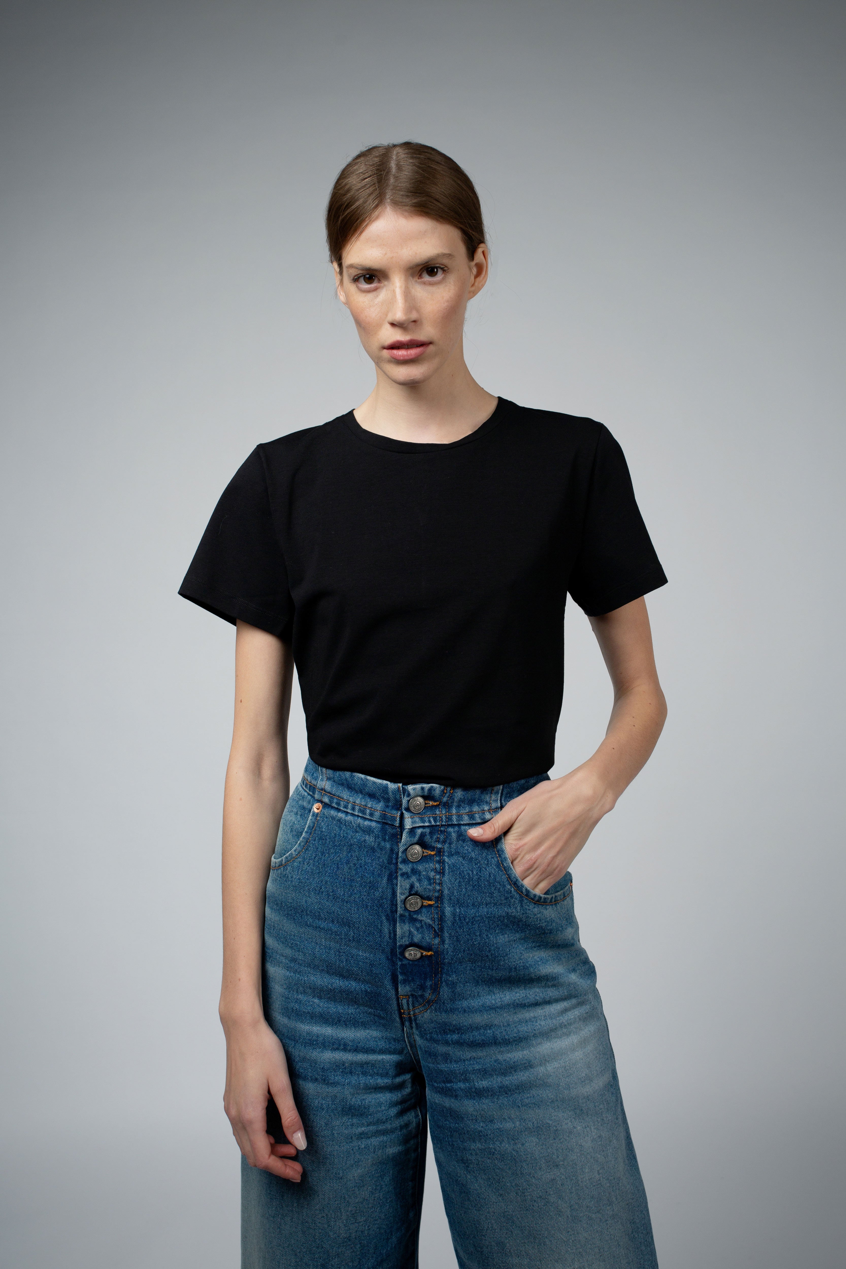 ADRY ORGANIC COTTON CREW NECK T-SHIRT IN BLACK