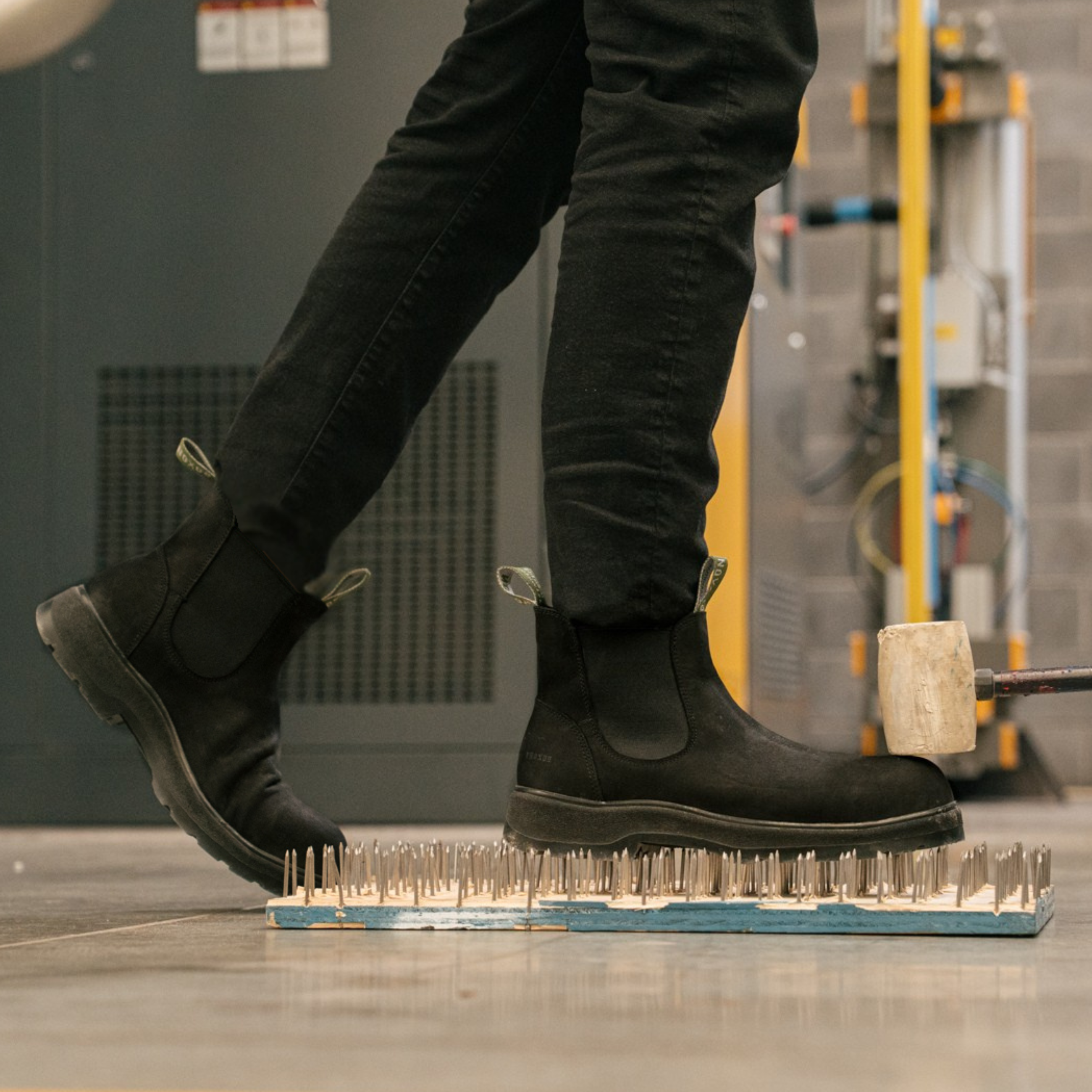 COMPOSITE TOE RAINIER CHELSEA WORK BOOT BLACK