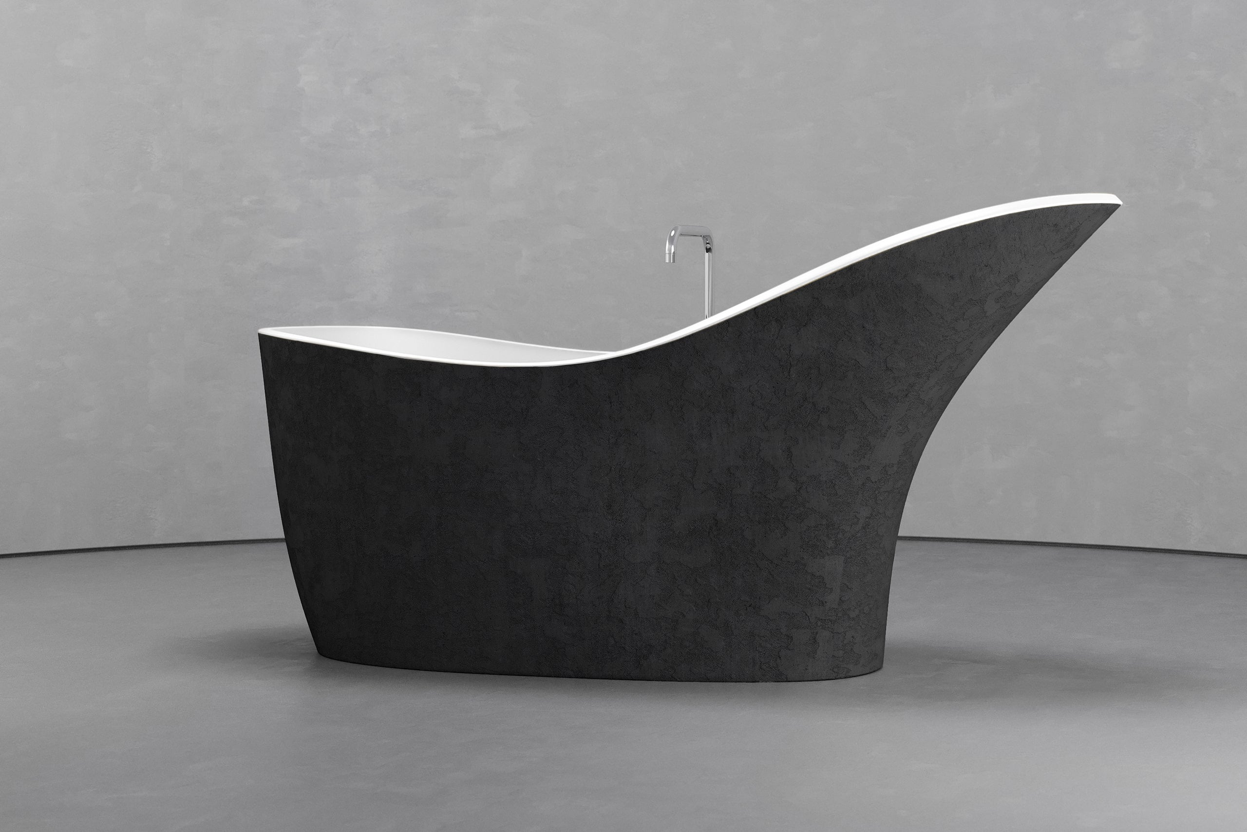 Freestanding slipper shape bathtub