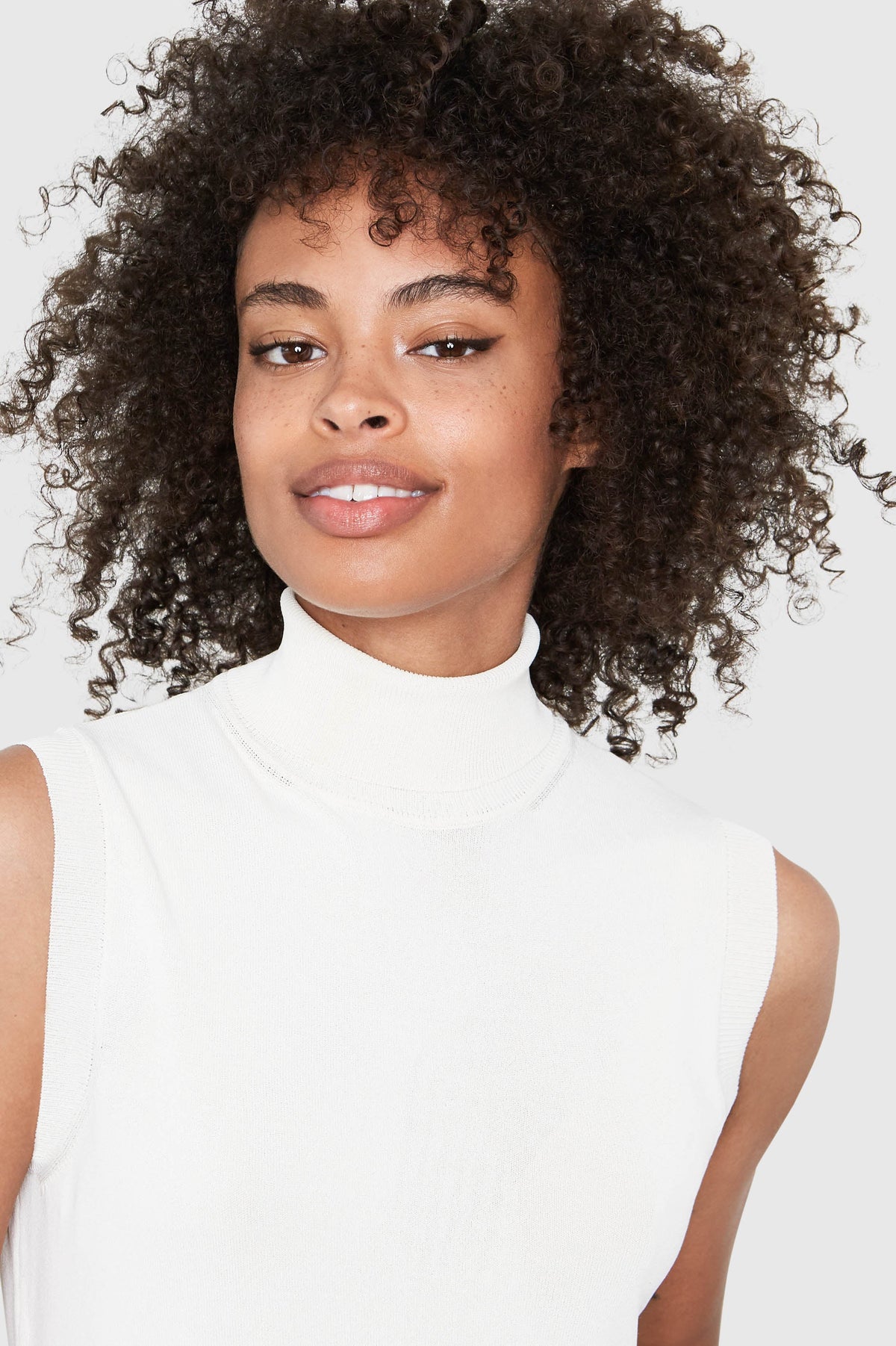 HEPBURN SLEEVELESS VISCOSE SWEATER IN CREAM