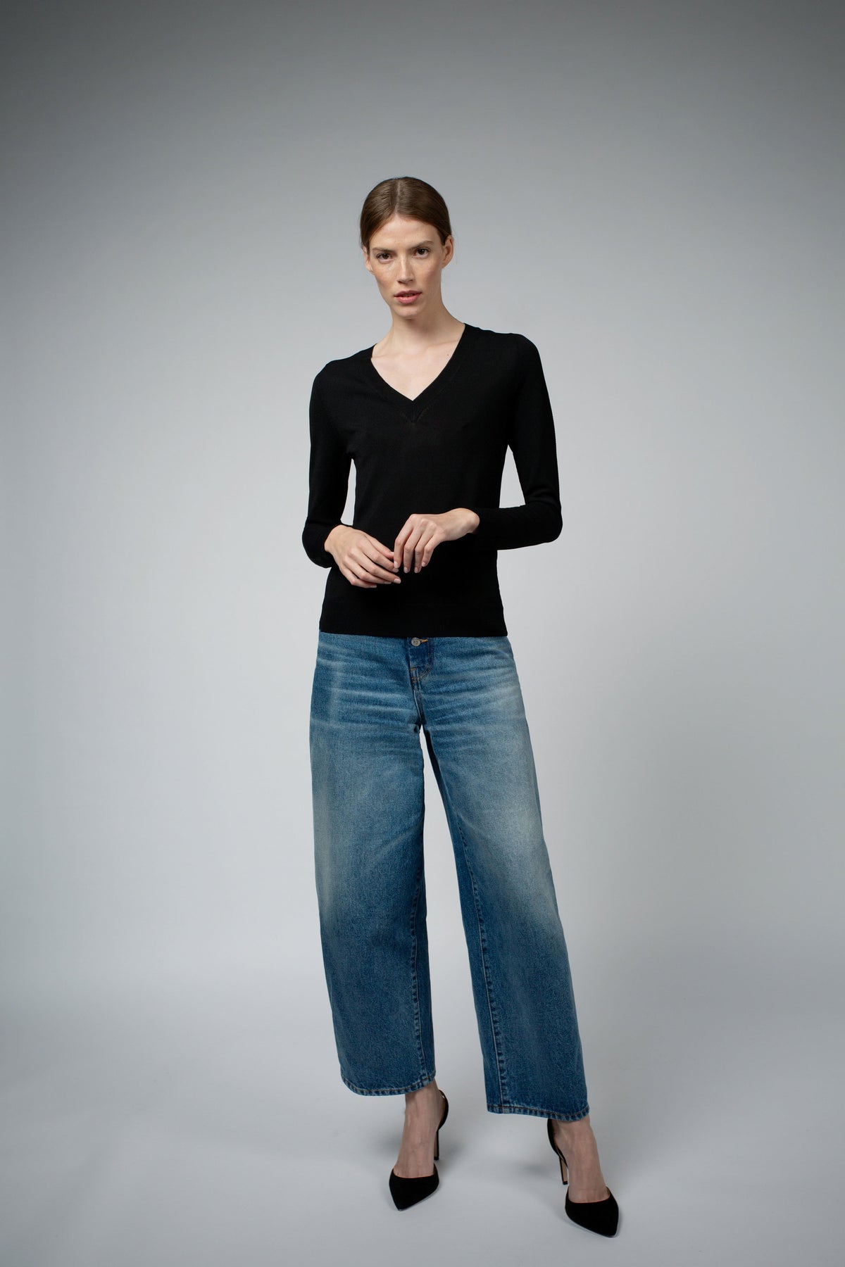 LIVIA LONG SLEEVE V-NECK VISCOSE SWEATER IN BLACK