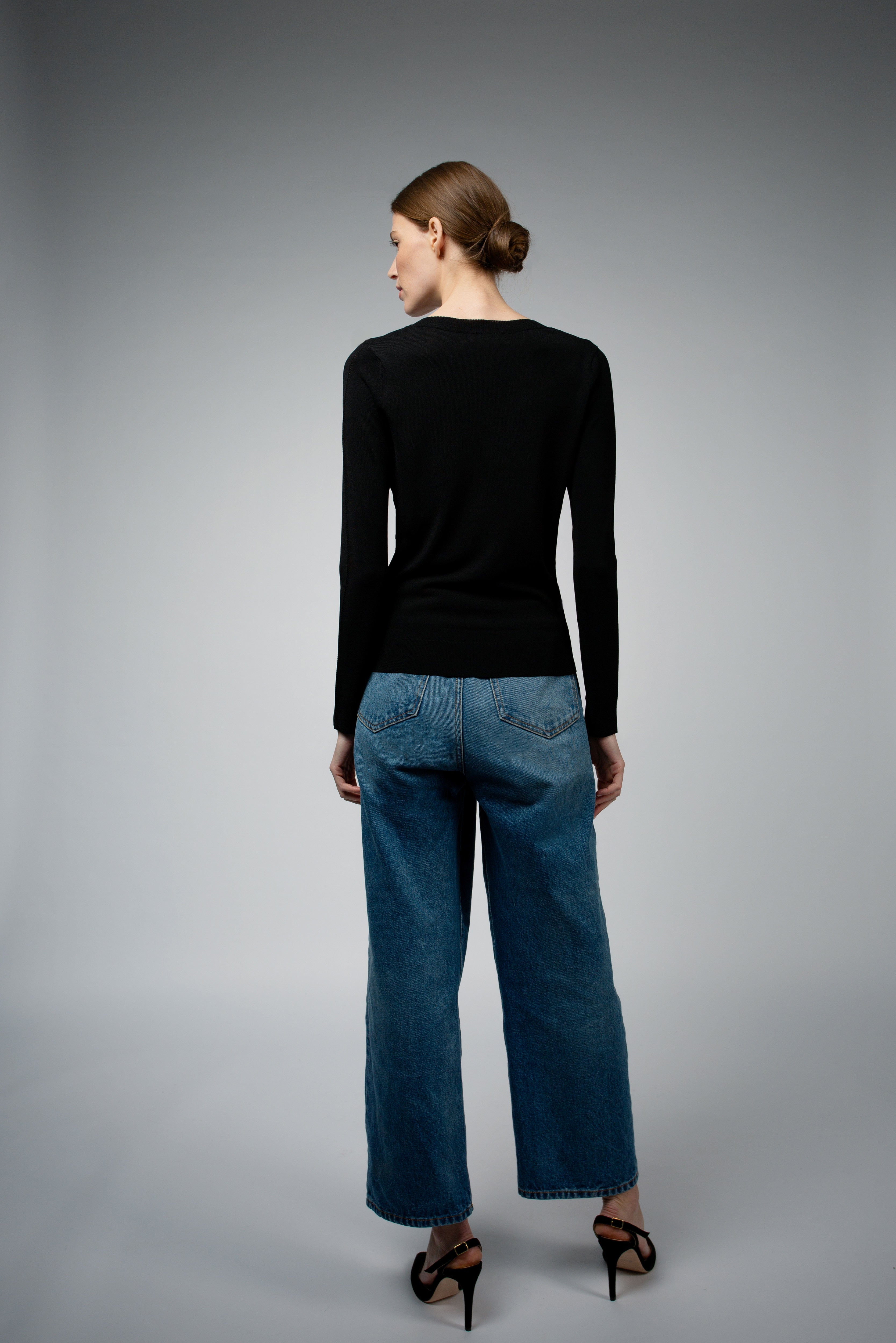 LIVIA LONG SLEEVE V-NECK VISCOSE SWEATER IN BLACK