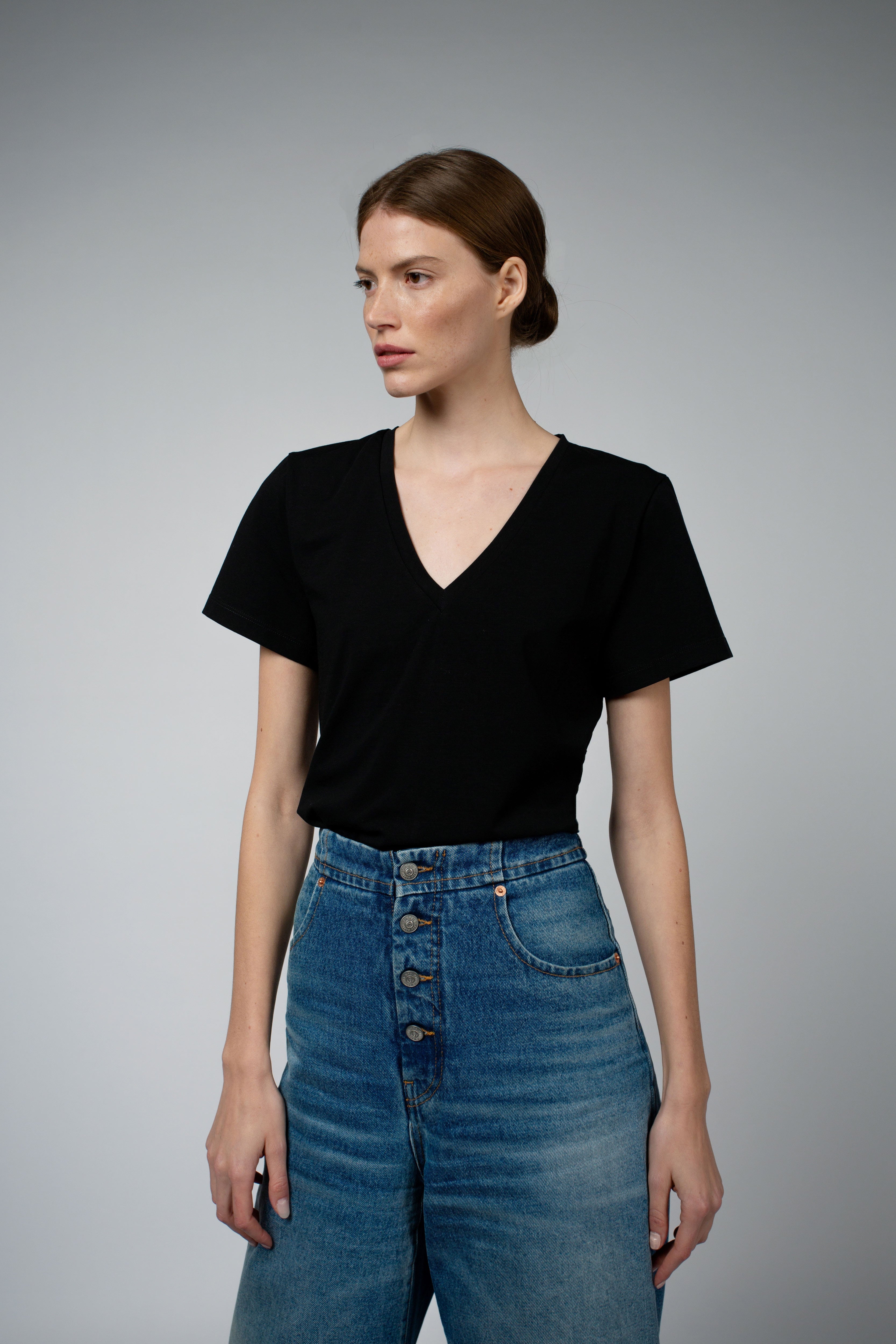 MAGDA ORGANIC COTTON V-NECK T-SHIRT IN BLACK