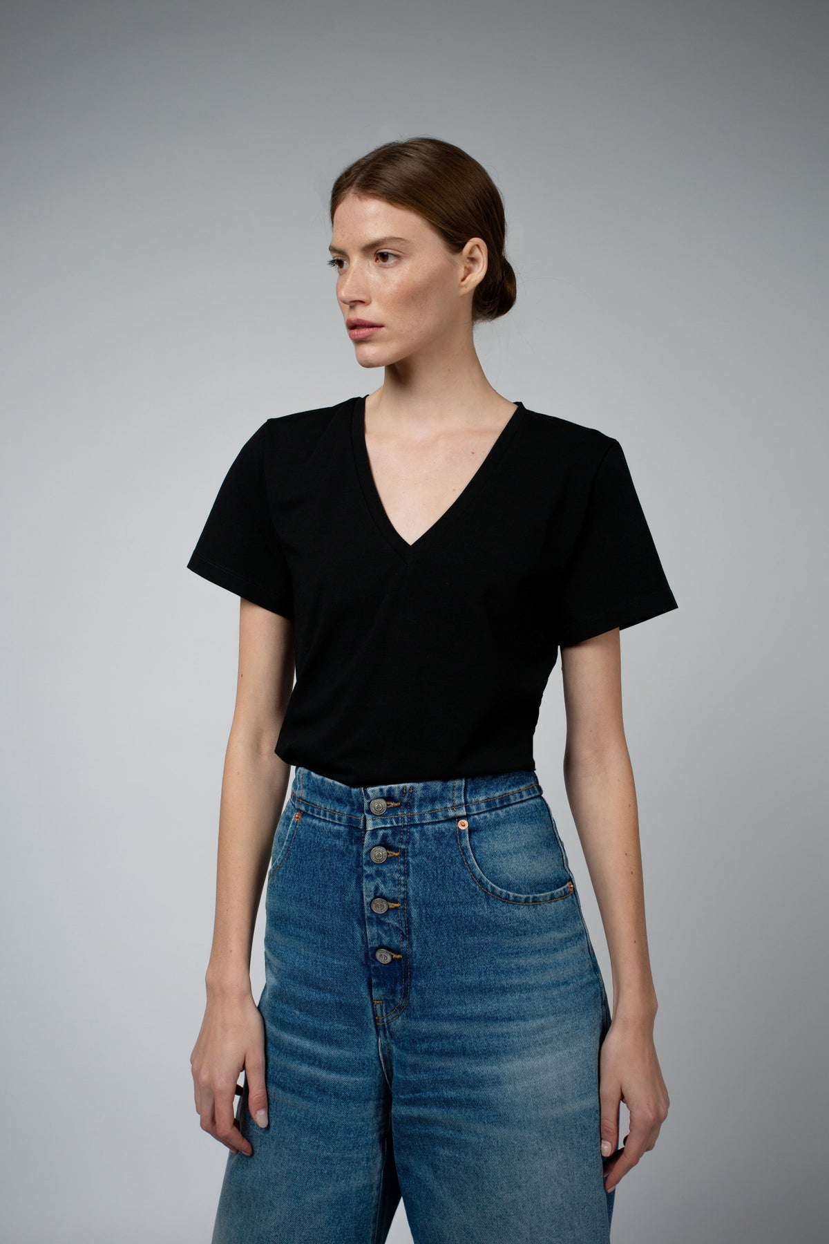 MAGDA ORGANIC COTTON V-NECK T-SHIRT IN BLACK