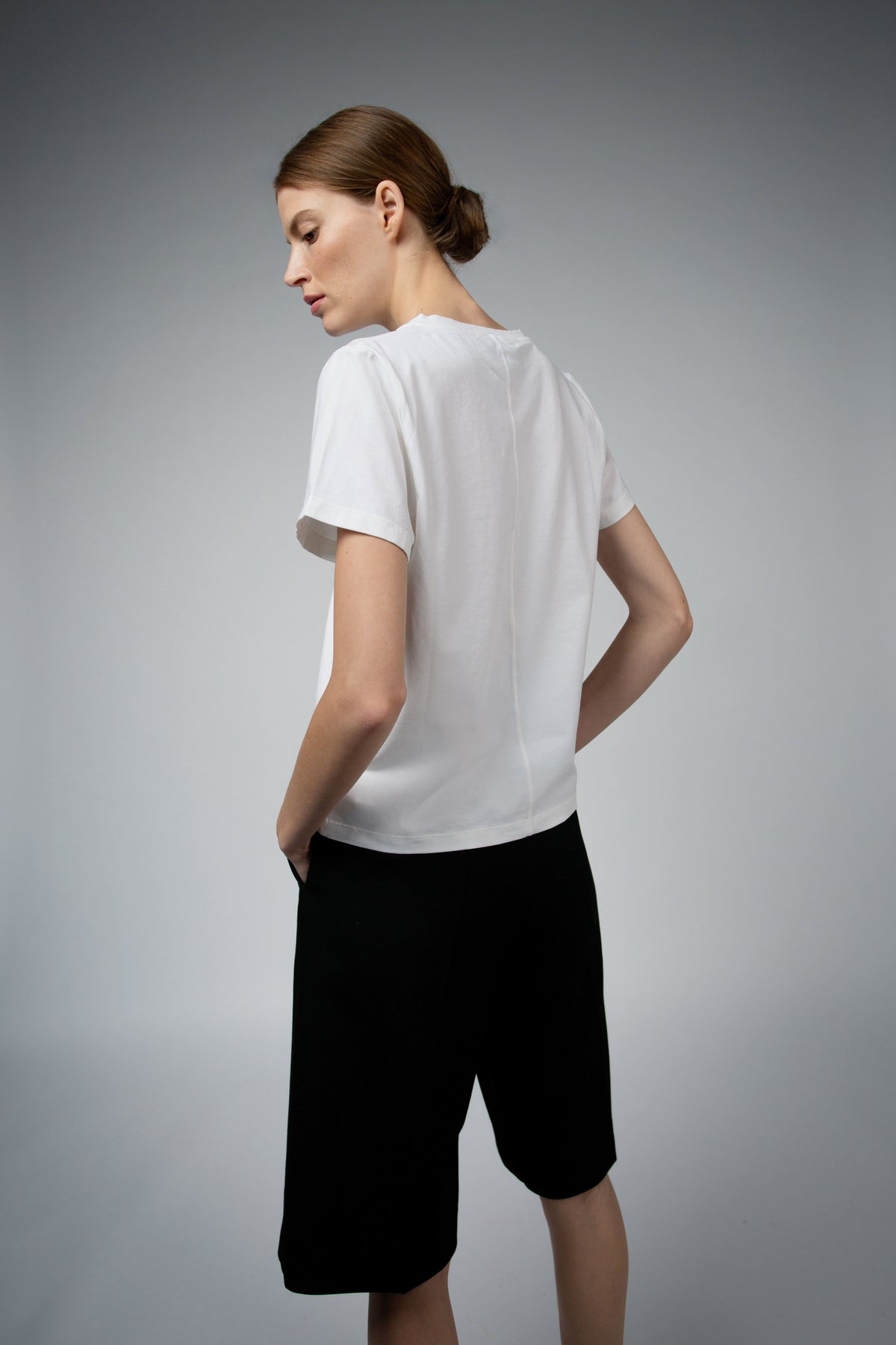 MAGDA ORGANIC COTTON V-NECK T-SHIRT IN WHITE