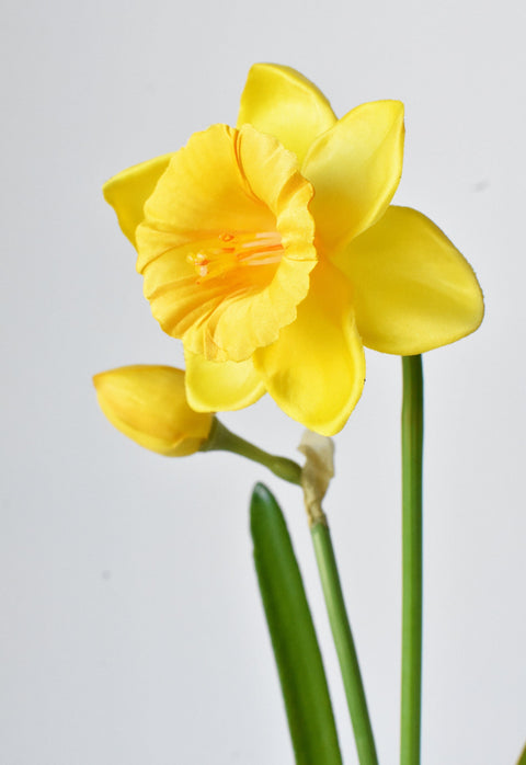 19" Faux Yellow Daffodil Spray Stem