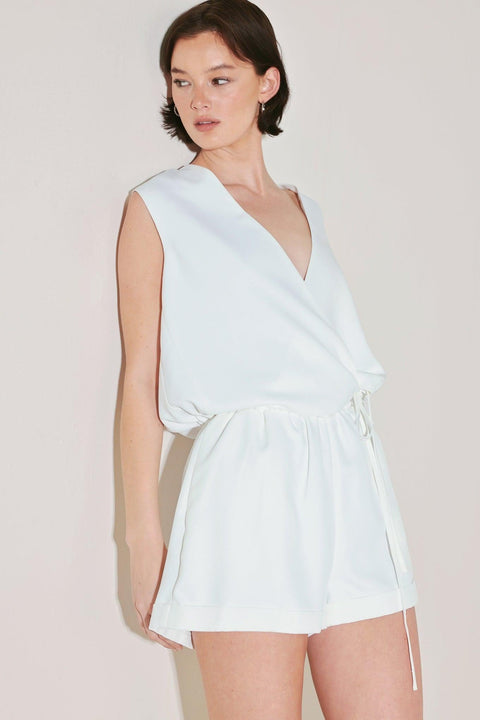 SUMMER ICON MODE WOVEN TOP