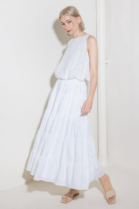 TIMELESS WITH EDGE WOVEN LACE TOP