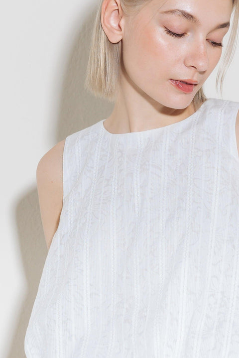 TIMELESS WITH EDGE WOVEN LACE TOP