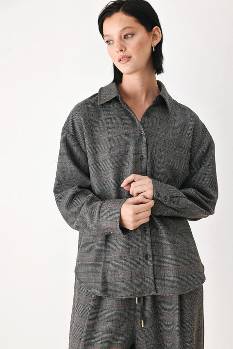 OFF THE CLOCK PLAID BUTTON DOWN TOP