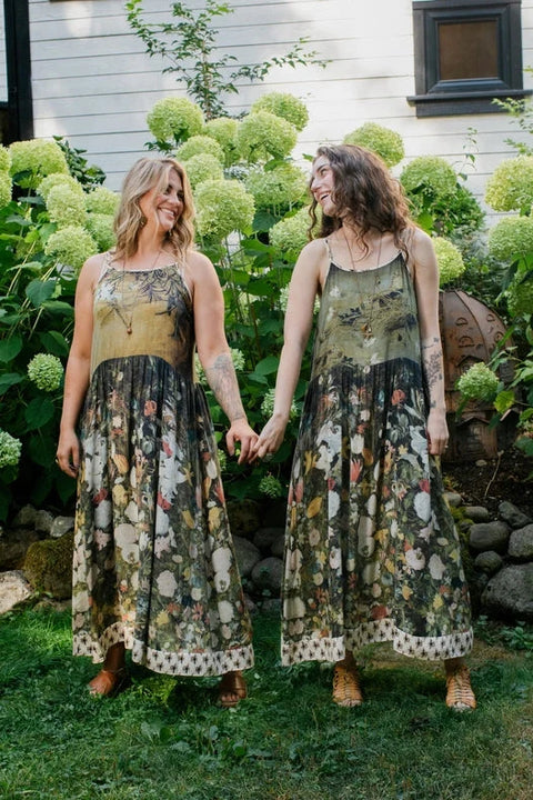I Dream In Flowers Bohéme Slip Dress with Bees Detail