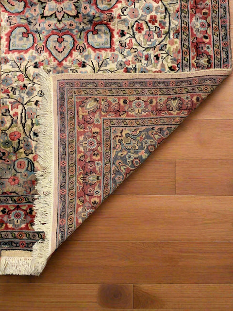 Hand-Knotted Pakistan Kashmiri Silk Wool Blend Rug, size 4' x 6' (y)
