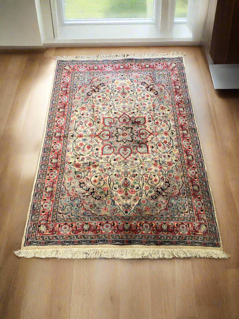 Hand-Knotted Pakistan Kashmiri Silk Wool Blend Rug, size 4' x 6' (y)
