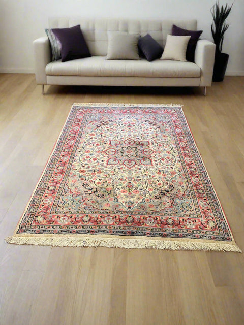 Hand-Knotted Pakistan Kashmiri Silk Wool Blend Rug, size 4' x 6' (y)