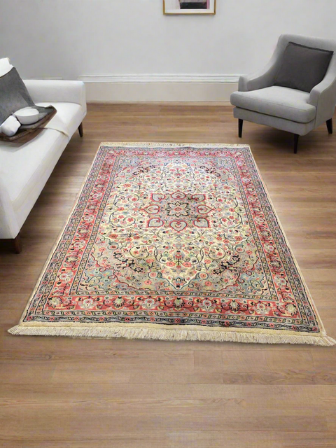 Hand-Knotted Pakistan Kashmiri Silk Wool Blend Rug, size 4' x 6' (y)