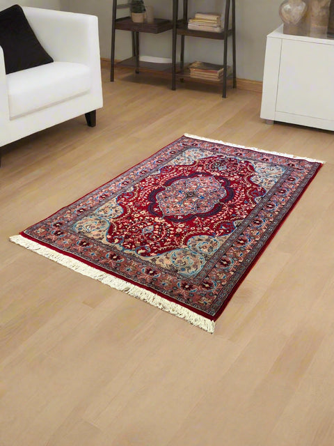 Hand-Knotted Pakistan Kashmiri Silk Wool Blend Rug, size 4' 3'' x 6' 2'' (Y)