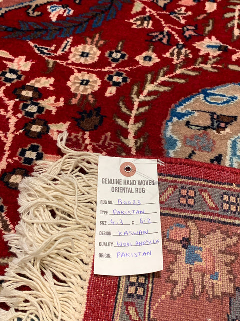 Hand-Knotted Pakistan Kashmiri Silk Wool Blend Rug, size 4' 3'' x 6' 2'' (Y)