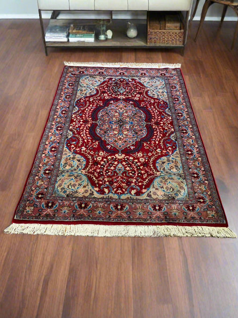 Hand-Knotted Pakistan Kashmiri Silk Wool Blend Rug, size 4' 3'' x 6' 2'' (Y)