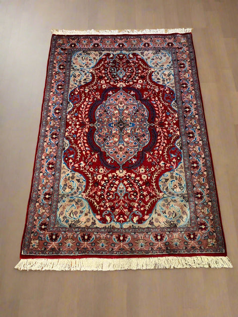 Hand-Knotted Pakistan Kashmiri Silk Wool Blend Rug, size 4' 3'' x 6' 2'' (Y)
