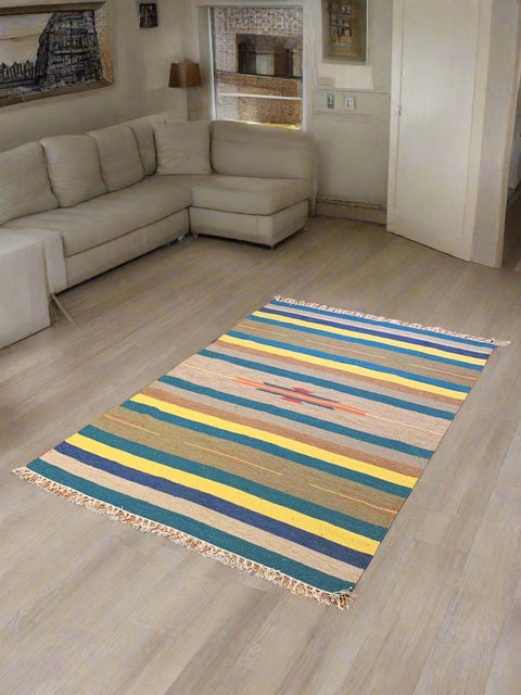 Handwoven Indian Kilim Rug – Geometric Navajo Design, size 4' x 6'