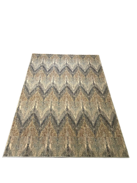 Persian-Inspired. Modern Defined. Turkish Made Rug, size 5' 2" x 7' 7"
