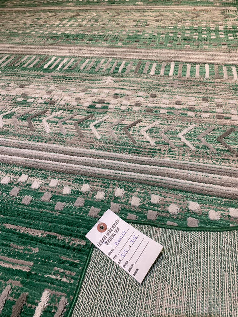 Persian-Inspired. Modern Defined. Turkish Made Rug, size 5' 5" x 7' 5"