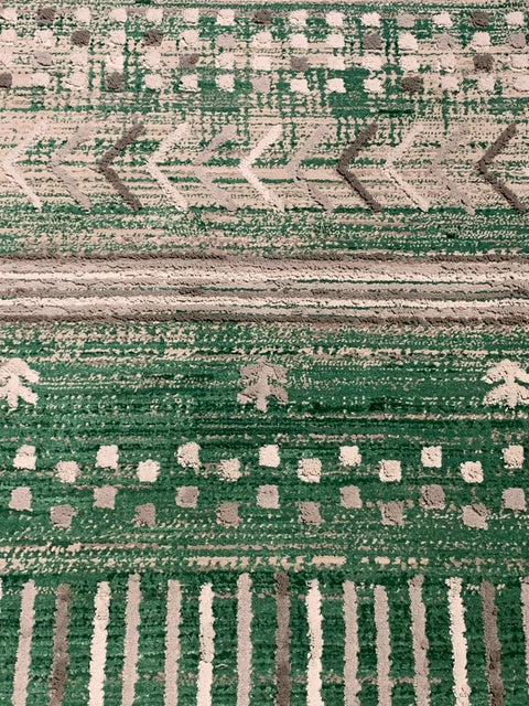 Persian-Inspired. Modern Defined. Turkish Made Rug, size 5' 5" x 7' 5"