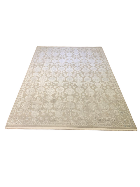 Persian-Inspired. Modern Defined. Turkish Made Rug, size 5' 1" x 7' 7"