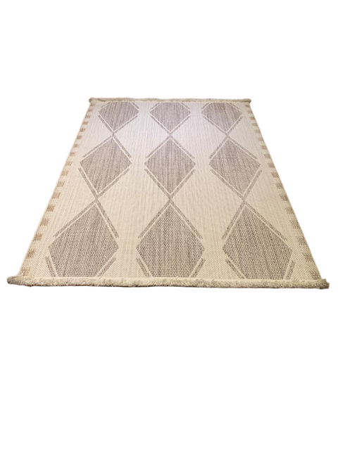Persian-Inspired. Modern Defined. Turkish Made Rug, size 5' 4" x 7' 8"