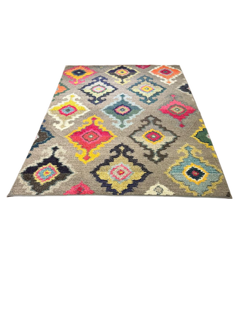Persian-Inspired. Modern Defined. Turkish Made Rug, size  5' 2" x 7' 7"