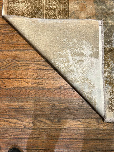 Persian-Inspired. Modern Defined. Turkish Made Rug, size 5' 1" x 7' 7"