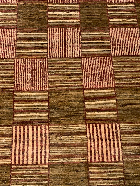 Hand-Knotted Sultanabad Vegetable-Dyed Wool Rug, 5' 2" x 6' 10"
