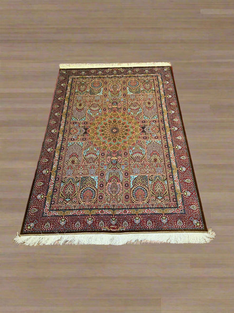 Exquisite 100% Silk Persian Design Rug – Elegant and Luxurious, size 4' 4" x 6' 7"