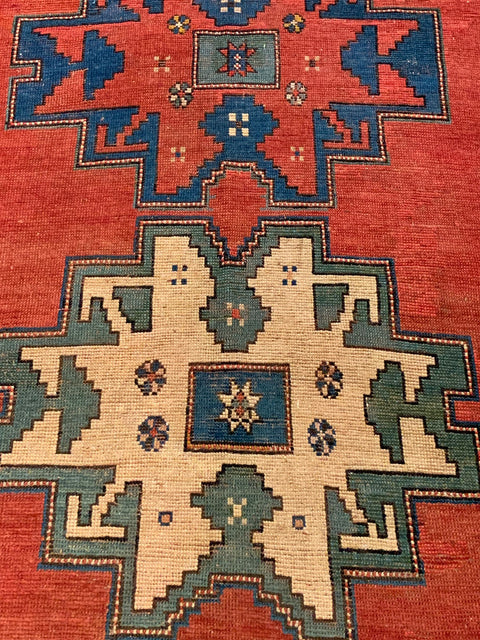 Antique Kazak Rug, circa 1910-1920. Size 4' 11" x 7' 11"