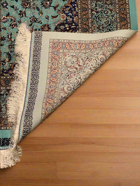 Exquisite 100% Silk Persian Design Rug – Elegant and Luxurious, size 4' 4" x 6' 4"