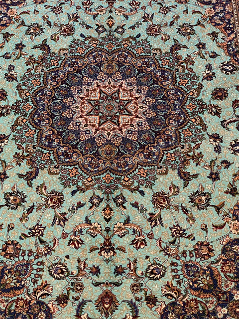 Exquisite 100% Silk Persian Design Rug – Elegant and Luxurious, size 4' 4" x 6' 4"
