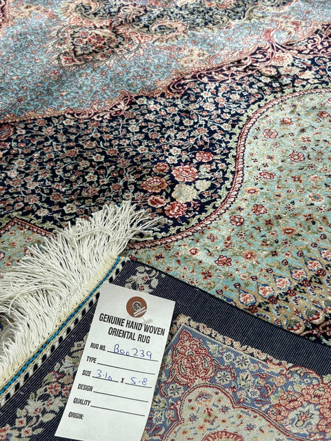 Exquisite 100% Silk Persian Design Rug – Elegant and Luxurious, size 3' 10" x 5' 8"  (H)