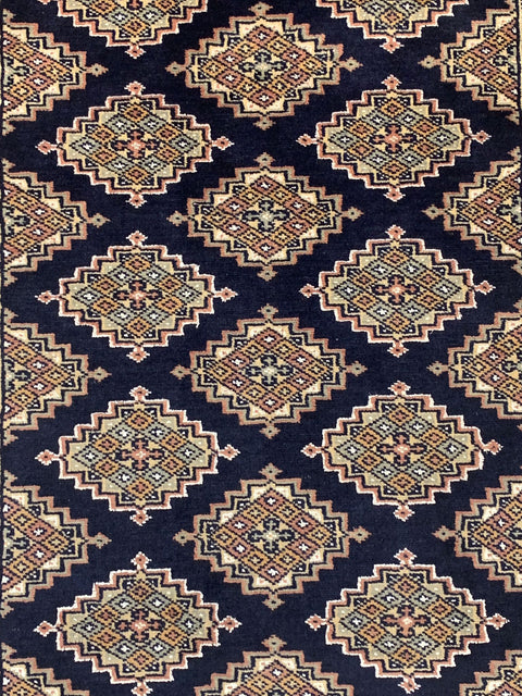 Hand-Knotted Pakistani Bokhara Rug – 100% Wool, size 3' x 5' 3" (M)