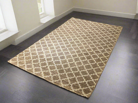 Persian-Inspired. Modern Defined. Turkish Made Rug, size 4' 10" x 7' 10" (O) machine
