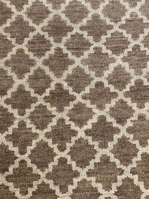 Persian-Inspired. Modern Defined. Turkish Made Rug, size 4' 10" x 7' 10" (O) machine