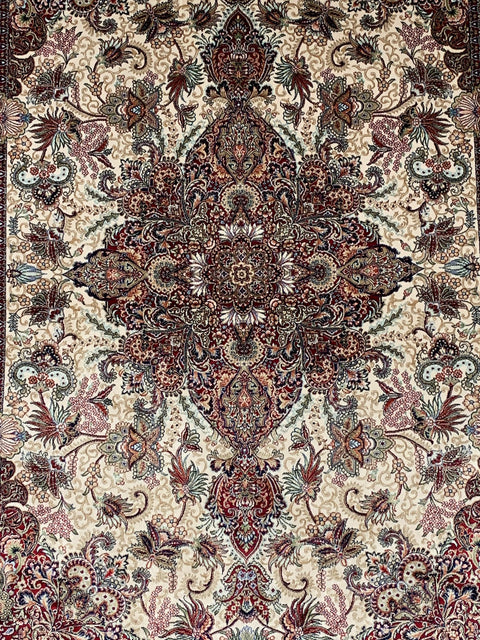 Exquisite 100% Silk Persian Design Rug – Elegant and Luxurious, size 3' 3" x 4' 9" (H)