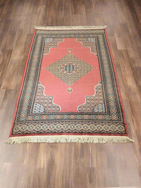 Hand-Knotted Pakistan Kashmiri Silk Wool Blend Rug, size 5' 3" x 8' 1 "