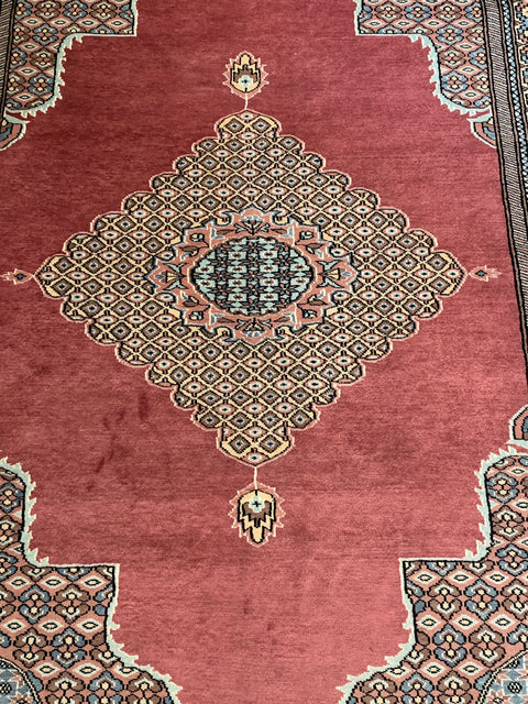 Hand-Knotted Pakistan Kashmiri Silk Wool Blend Rug, size 5' 3" x 8' 1 "