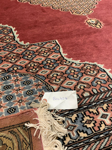 Hand-Knotted Pakistan Kashmiri Silk Wool Blend Rug, size 5' 3" x 8' 1 "