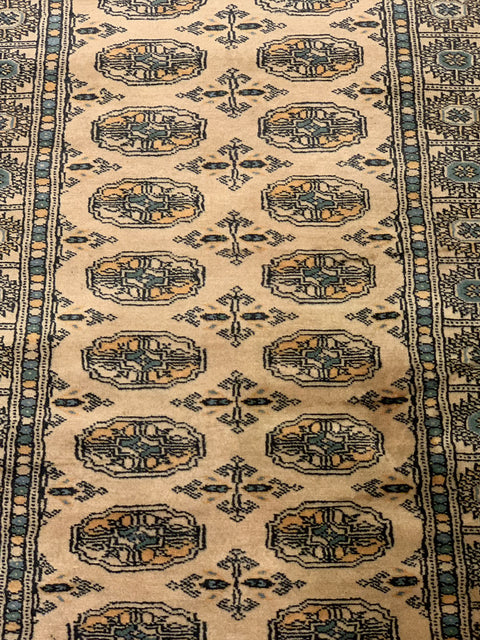 Hand-Knotted Pakistani Bokhara Rug – 100% Wool, size 2' 8" x 9' 7"  (M)