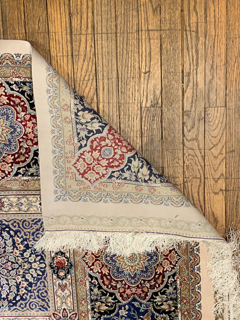 Exquisite 100% Silk Persian Design Rug – Elegant and Luxurious, size  9' 9" x 12' 10"