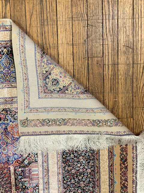 Exquisite 100% Silk Persian Design Rug – Elegant and Luxurious, size 6' 7" x 9' 7"